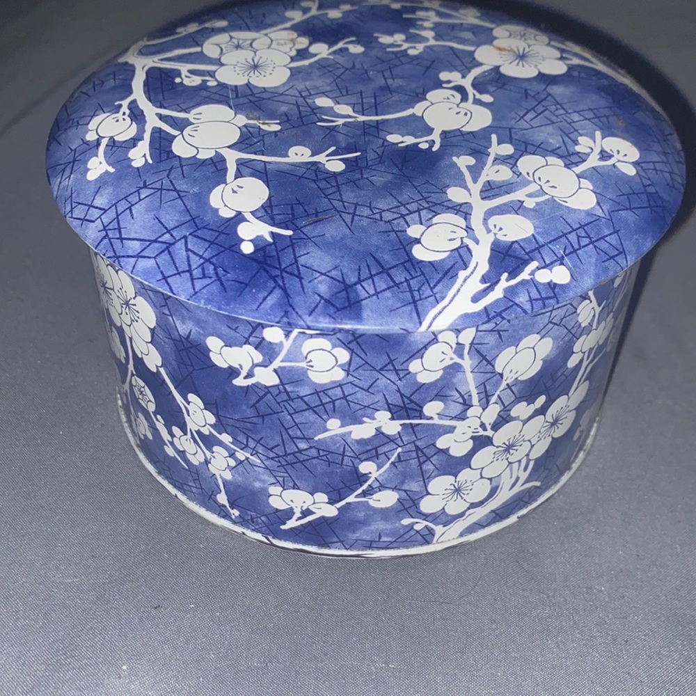 Blue round daher vintage collectable tin